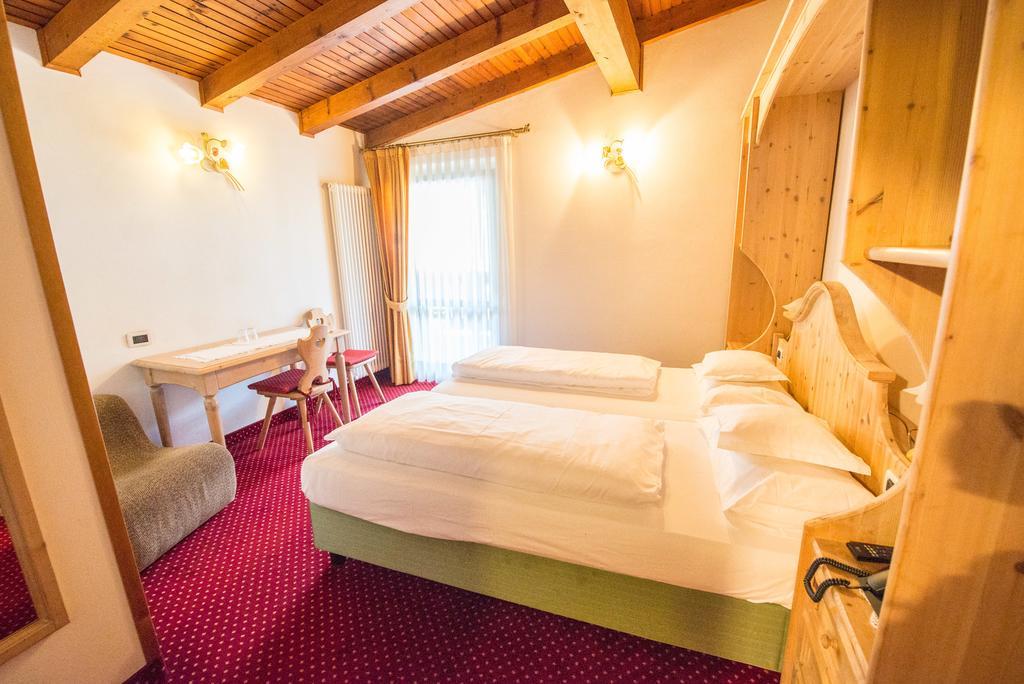 Hotel Garni Norma มาดอนนาดีกัมปิโญ ภายนอก รูปภาพ