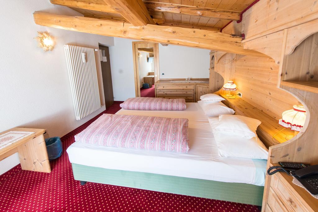Hotel Garni Norma มาดอนนาดีกัมปิโญ ภายนอก รูปภาพ