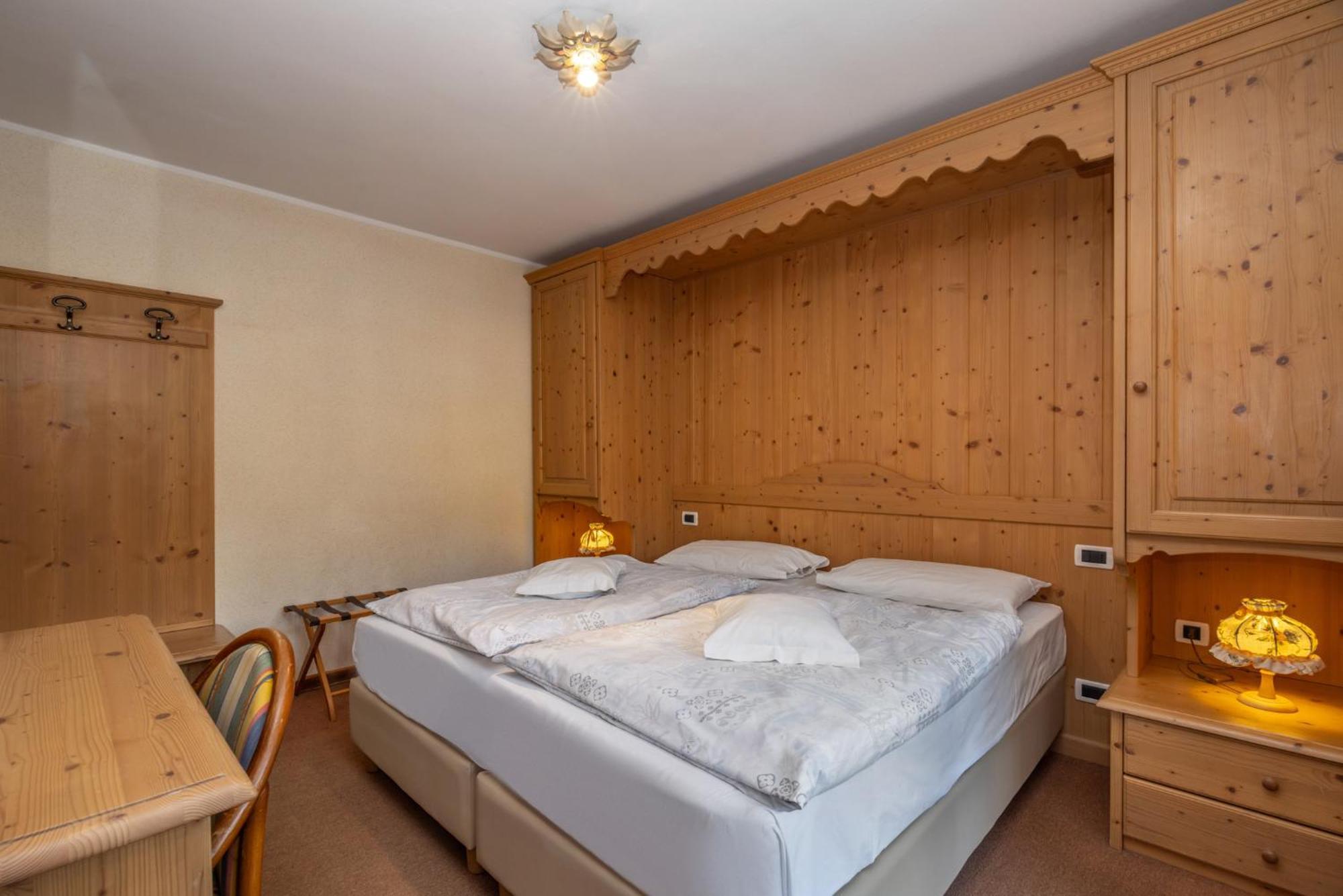 Hotel Garni Norma มาดอนนาดีกัมปิโญ ภายนอก รูปภาพ